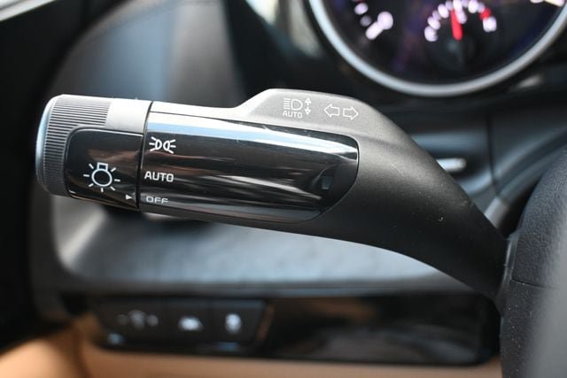 Used 2022 Kia Carnival EX FWD image 40