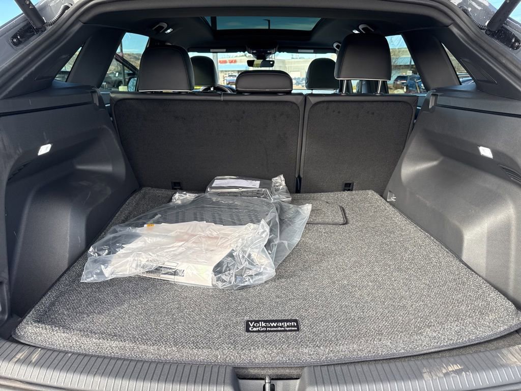 New 2026 Volkswagen Atlas Cross Sport SEL Premium R-Line image 25