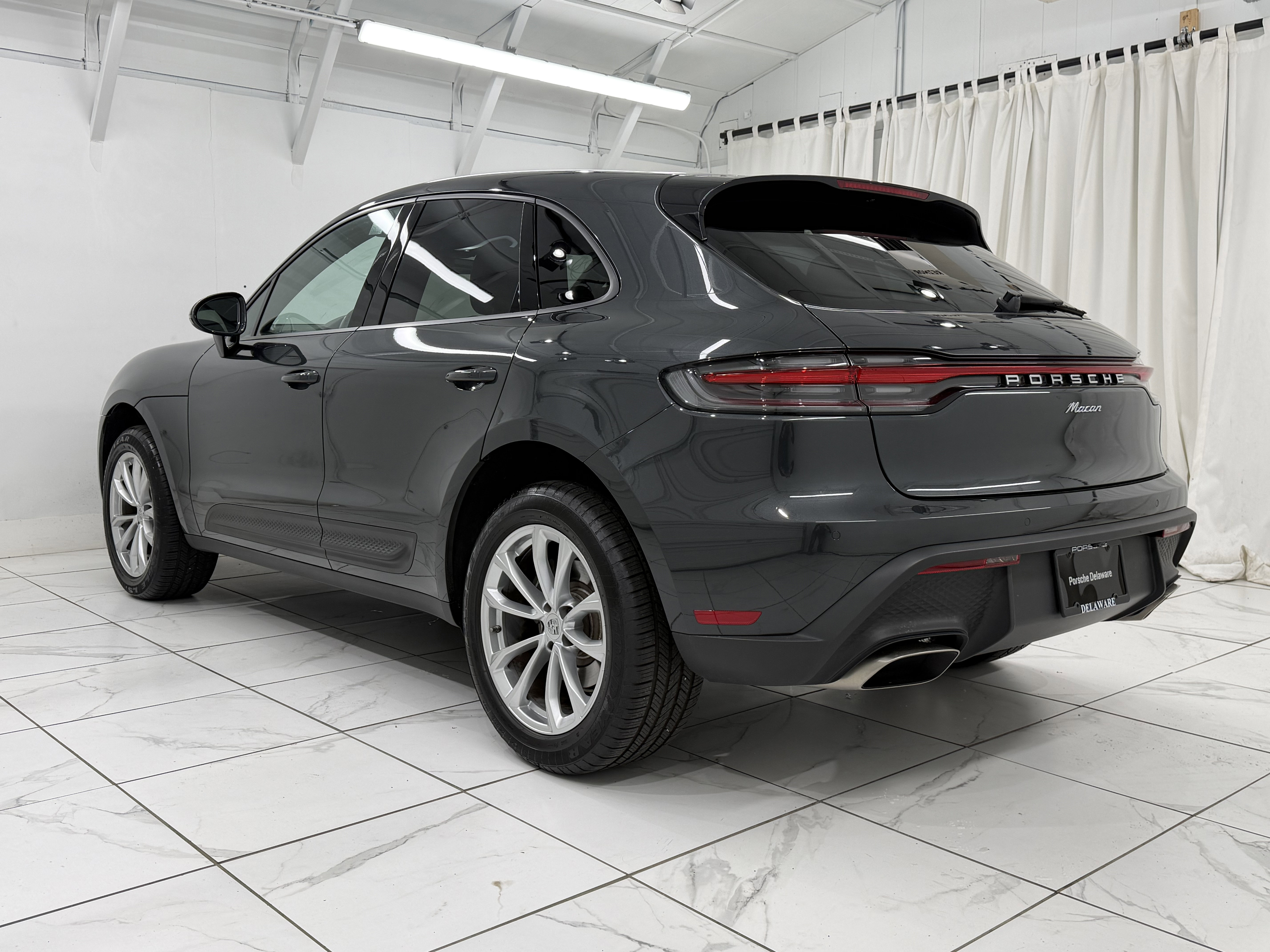 Certified 2025 Porsche Macan image 3