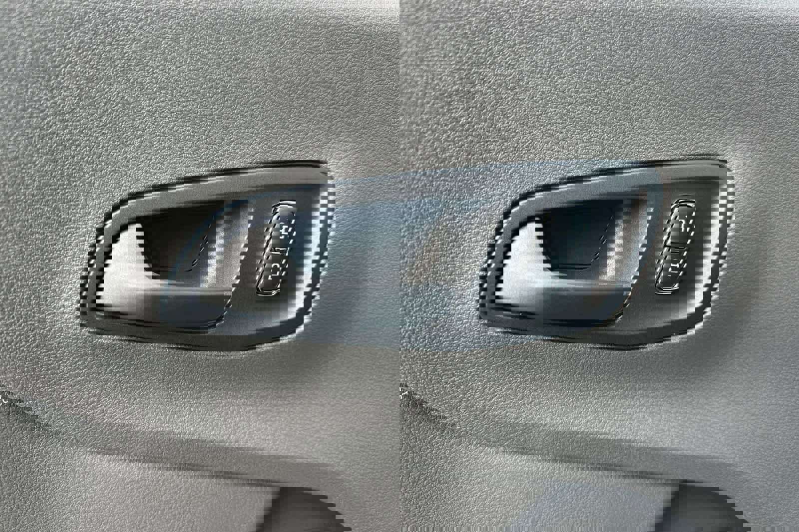 New 2026 Ford Transit 250 148 Medium Roof w/ Load Area Protection Package image 12