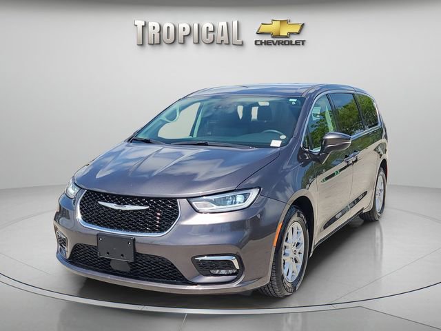 Used 2023 Chrysler Pacifica Touring-L FWD image 1