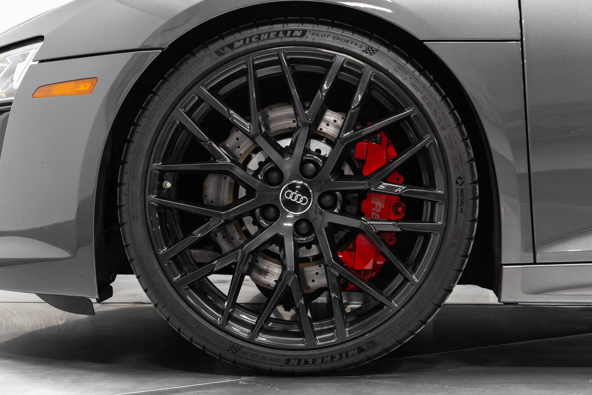 Used 2018 Audi R8 V10 w/ Premium Package image 27