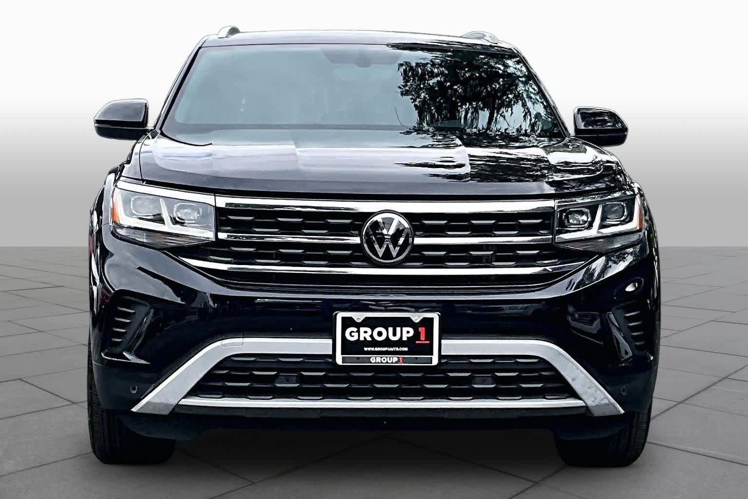 Used 2023 Volkswagen Atlas Cross Sport SE w/ Panoramic Sunroof Package FWD image 4
