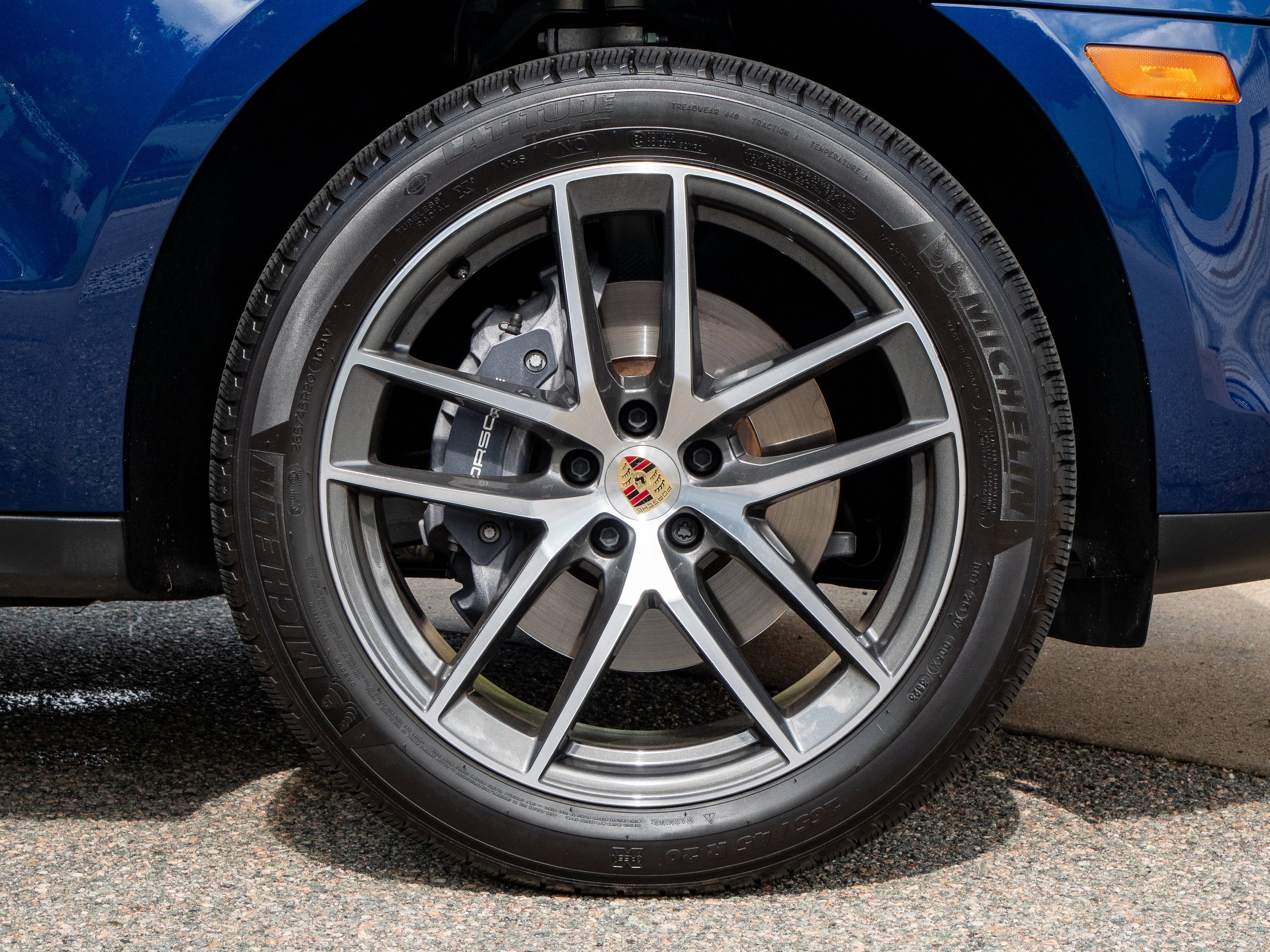 Certified 2024 Porsche Macan AWD/4WD image 17