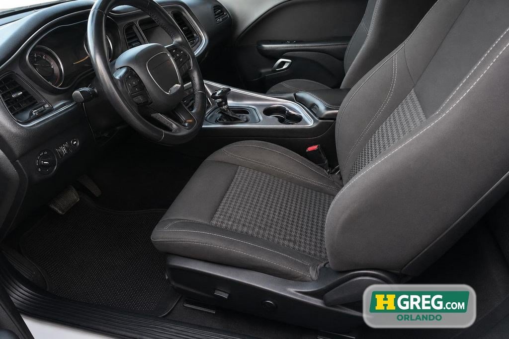 Used 2018 Dodge Challenger SXT RWD image 10