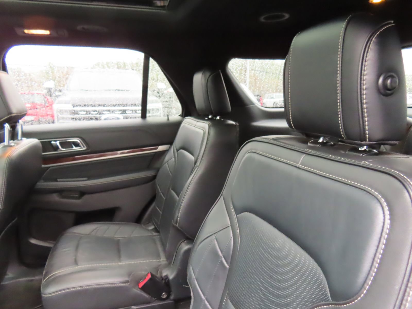 Used 2017 Ford Explorer Platinum image 32