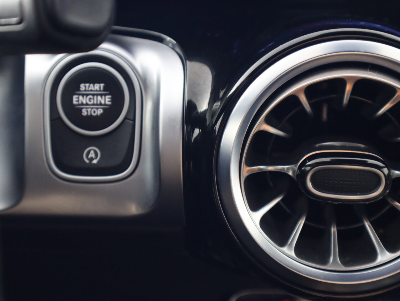 Used 2025 Mercedes-Benz GLB 250 4MATIC image 19