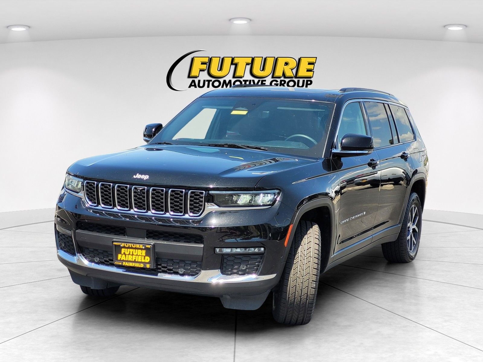 Used 2024 Jeep Grand Cherokee L Limited w/ Luxury Tech Group II AWD/4WD image 3