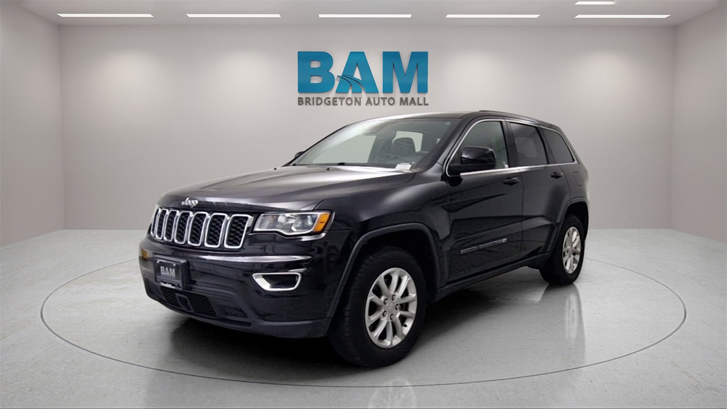 Used 2022 Jeep Grand Cherokee Laredo X image 3