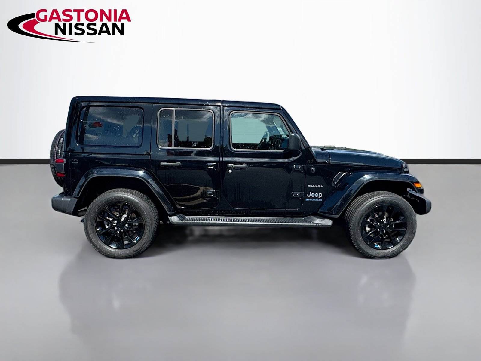 Used 2023 Jeep Wrangler Unlimited Sahara w/ Cold Weather Group AWD/4WD image 10