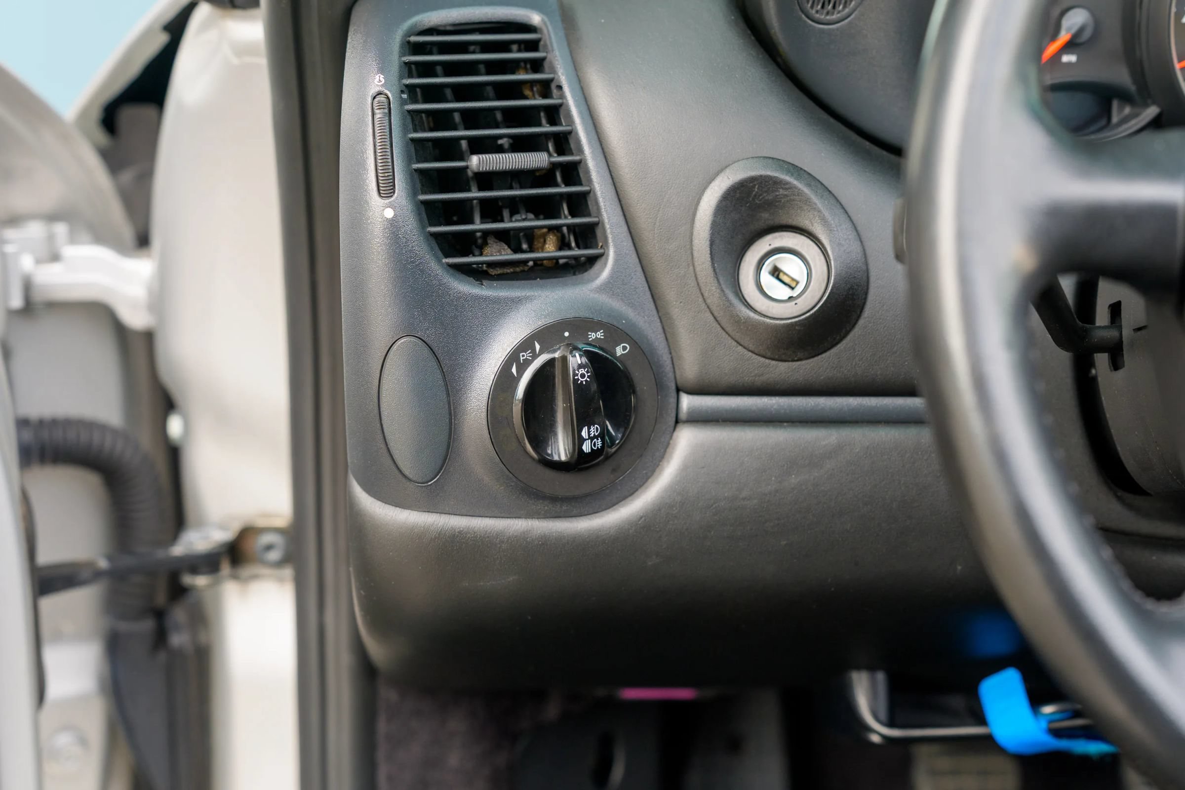 Used 1999 Porsche Boxster RWD image 19