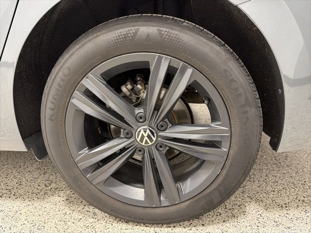 Used 2023 Volkswagen Jetta SE w/ Panoramic Sunroof Package image 38