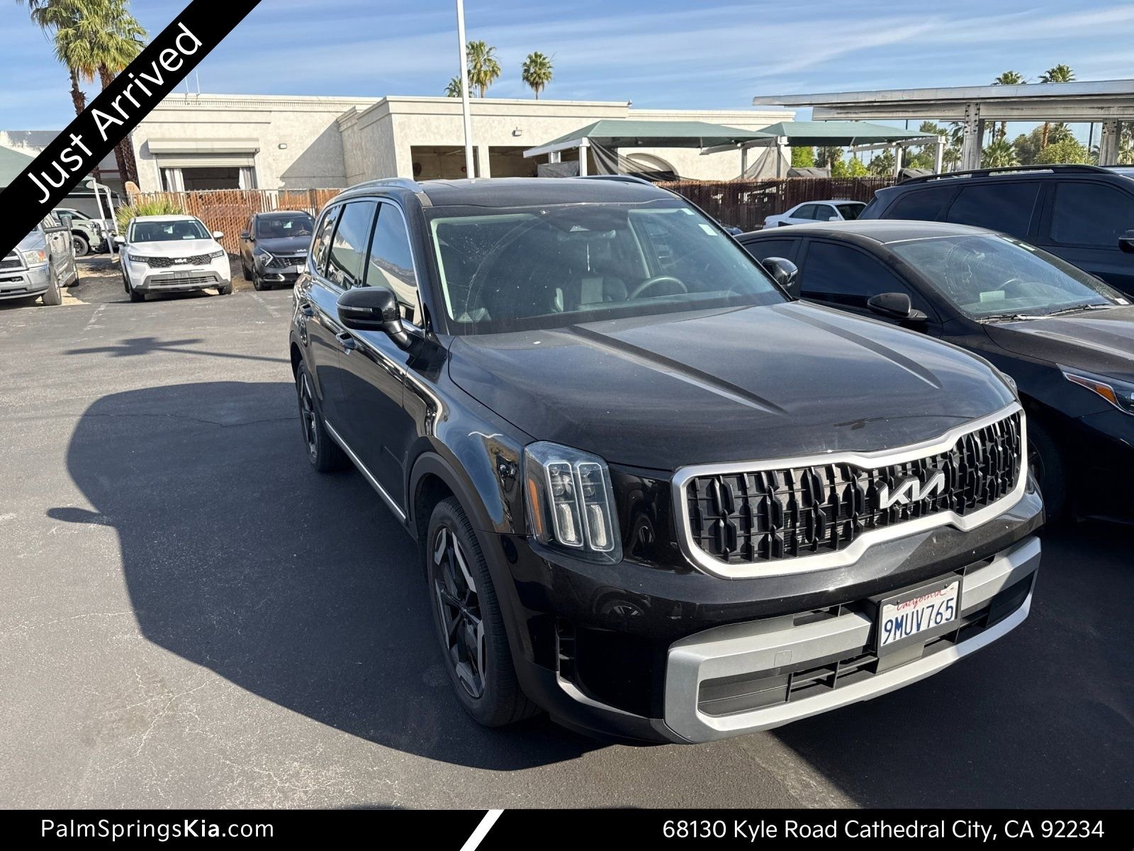 Used 2024 Kia Telluride EX w/ EX Captain's Chair Package FWD image 1