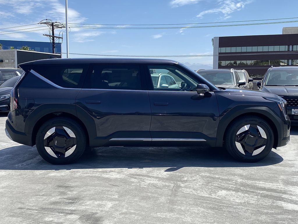 New 2026 Kia EV9 Light RWD image 2