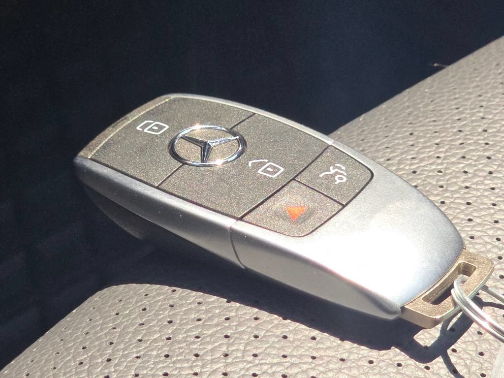 Used 2020 Mercedes-Benz GLC 300 4MATIC image 39