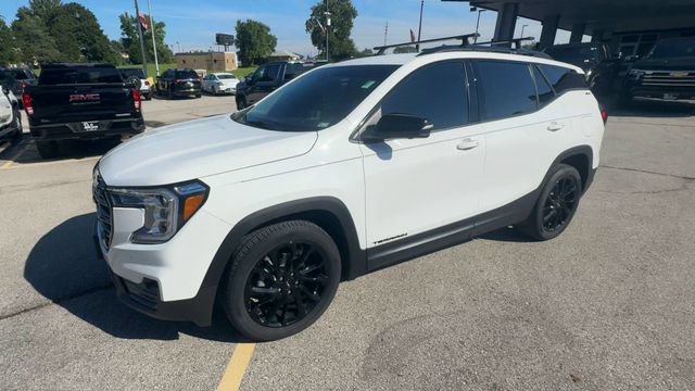 Used 2023 GMC Terrain SLT w/ Tech Package FWD image 4