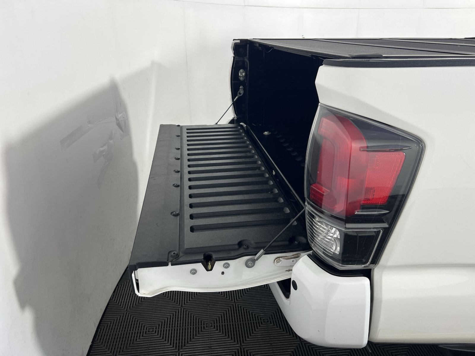 Used 2019 Toyota Tacoma TRD Pro AWD/4WD image 35