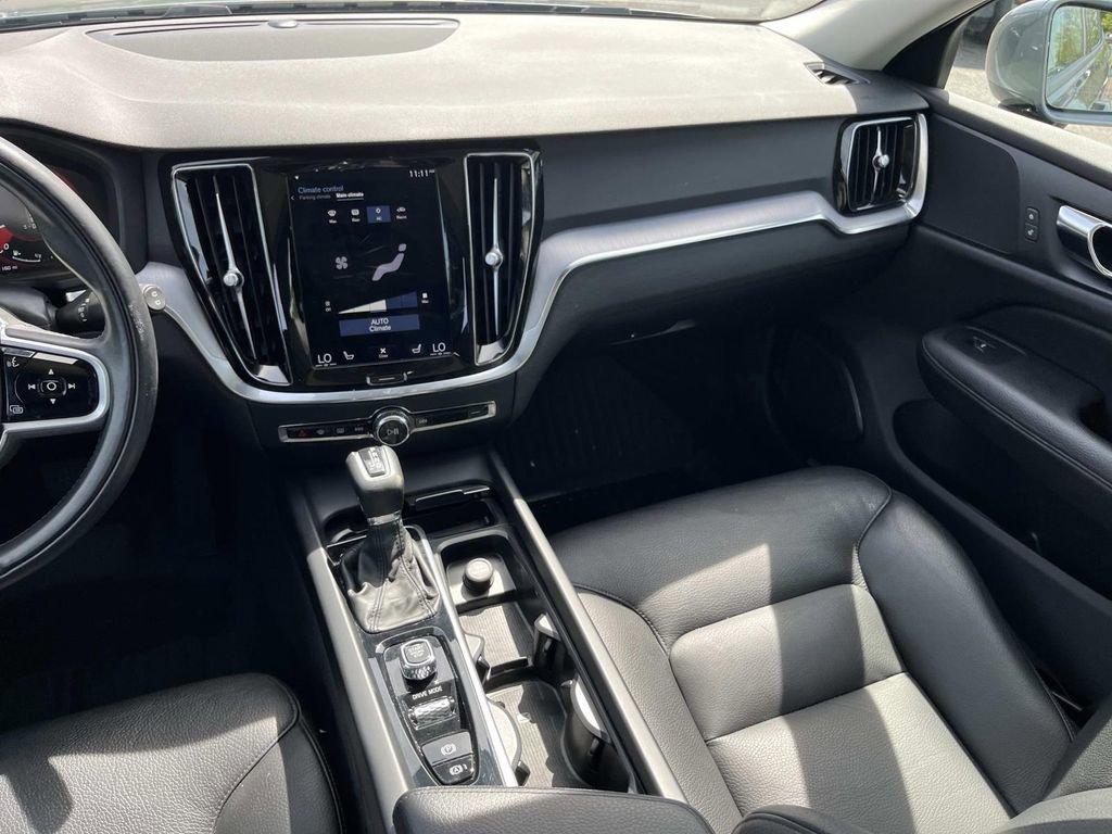 Used 2020 Volvo V60 T5 Momentum w/ Protection Package image 15