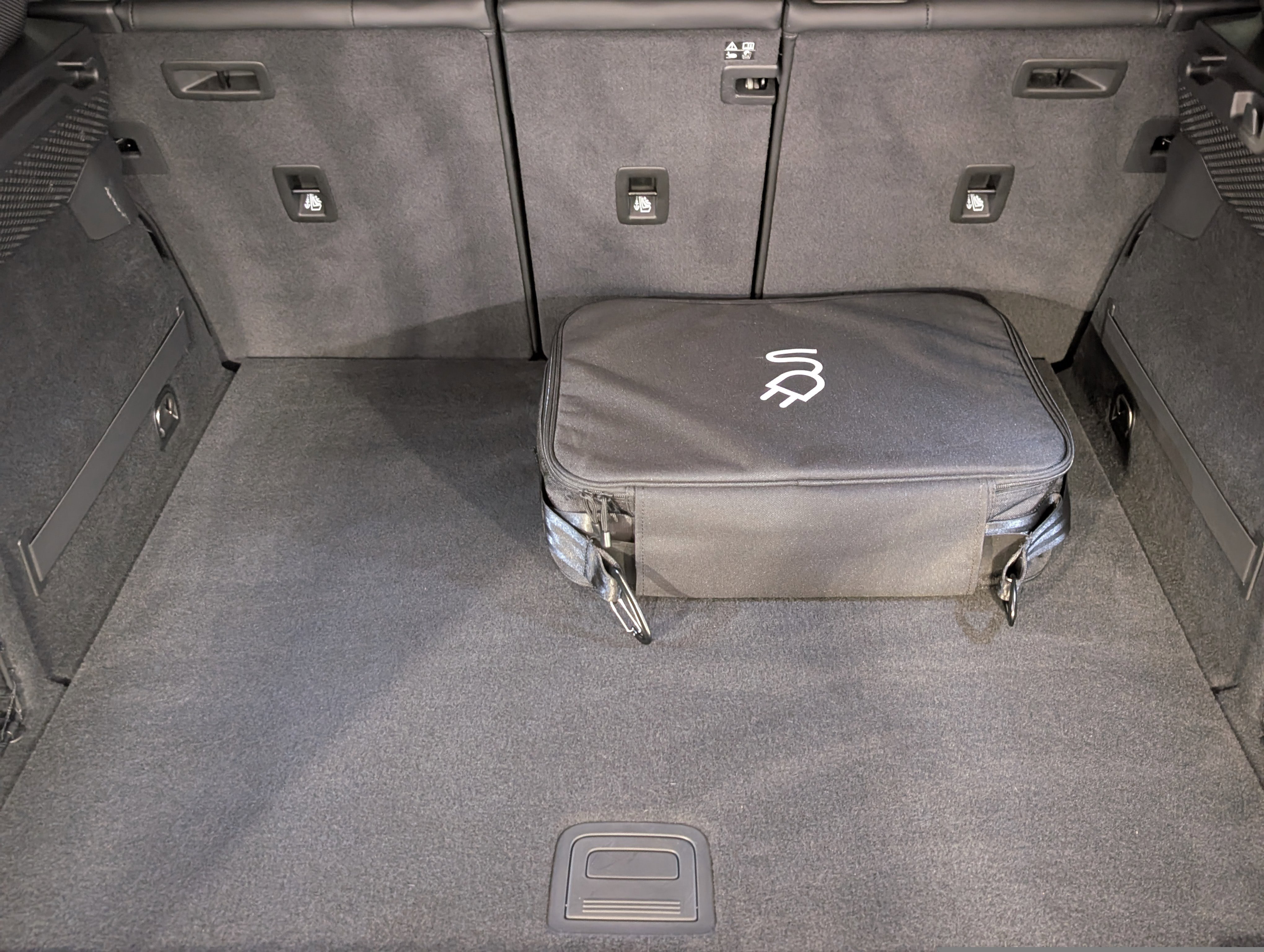 Certified 2025 Porsche Macan Electric image 25