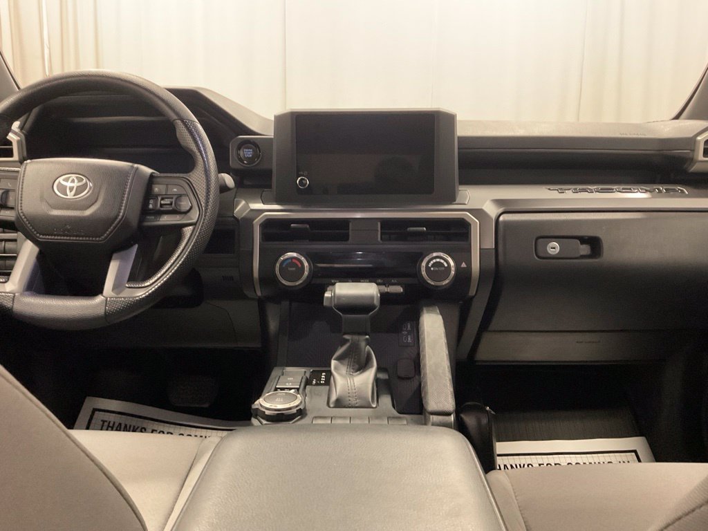 Used 2025 Toyota Tacoma SR5 AWD/4WD image 31