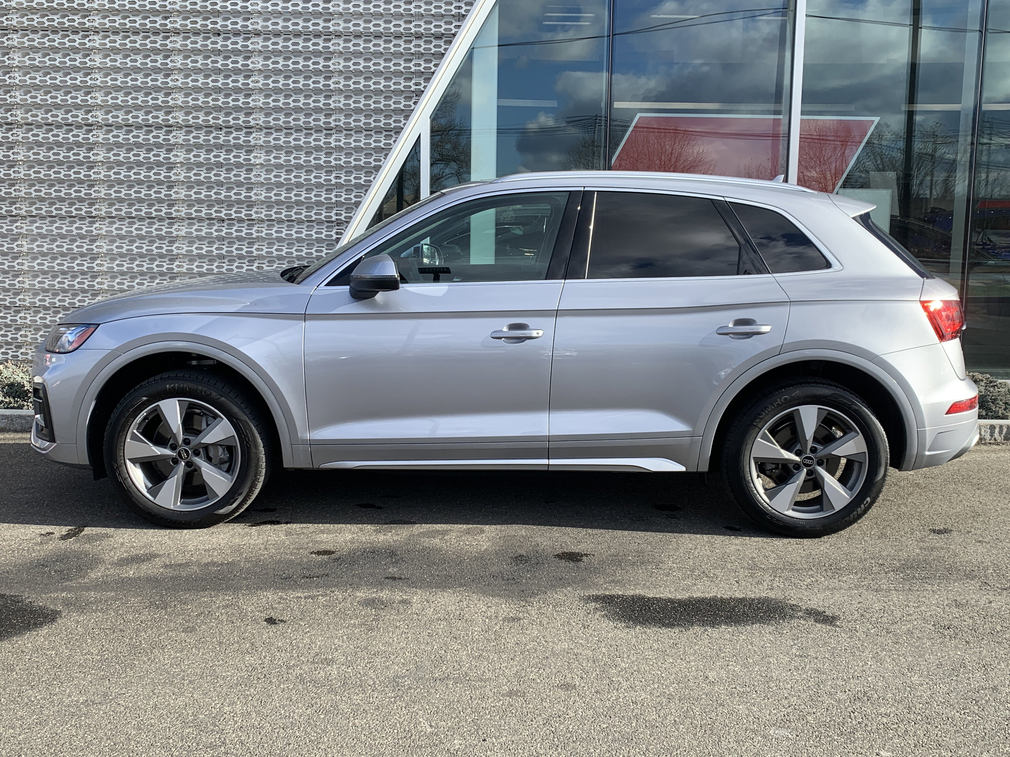 Certified 2023 Audi Q5 2.0T Premium Plus w/ Premium Plus Package image 2