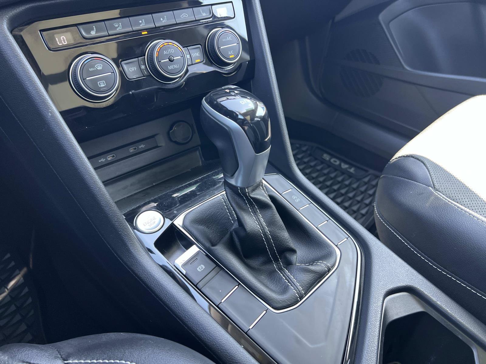 Certified 2022 Volkswagen Taos SEL FWD image 17