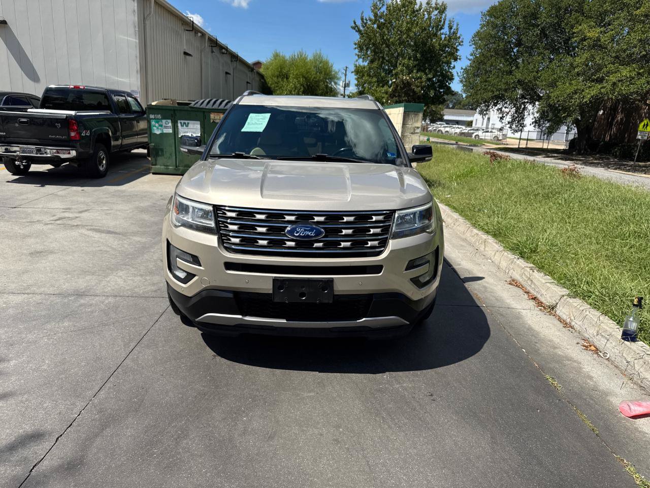 Used 2017 Ford Explorer XLT w/ Equipment Group 202A AWD/4WD image 5