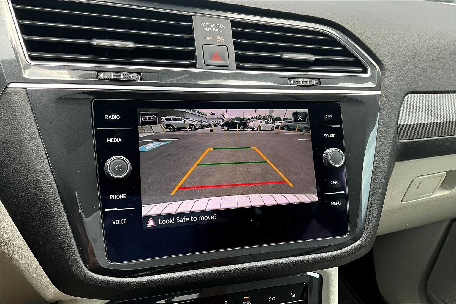 Used 2022 Volkswagen Tiguan SE AWD/4WD image 27