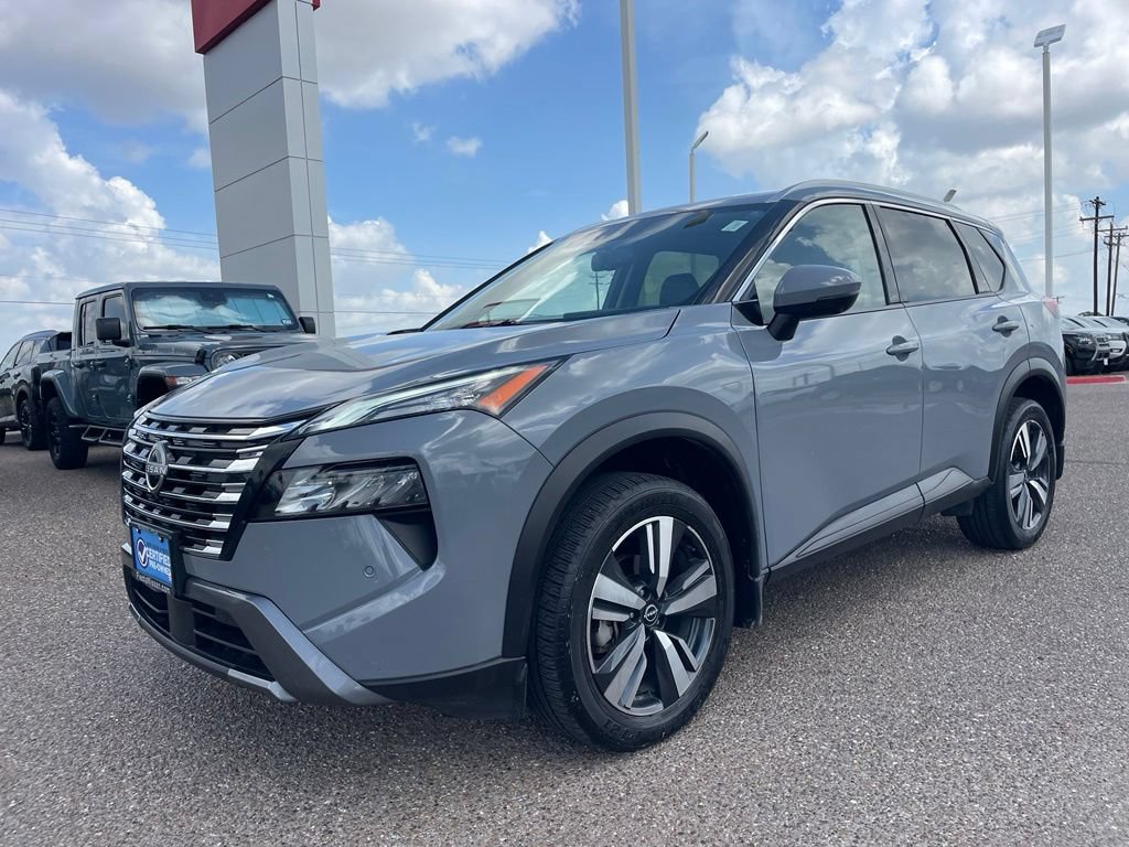 Certified 2025 Nissan Rogue SL AWD/4WD image 3