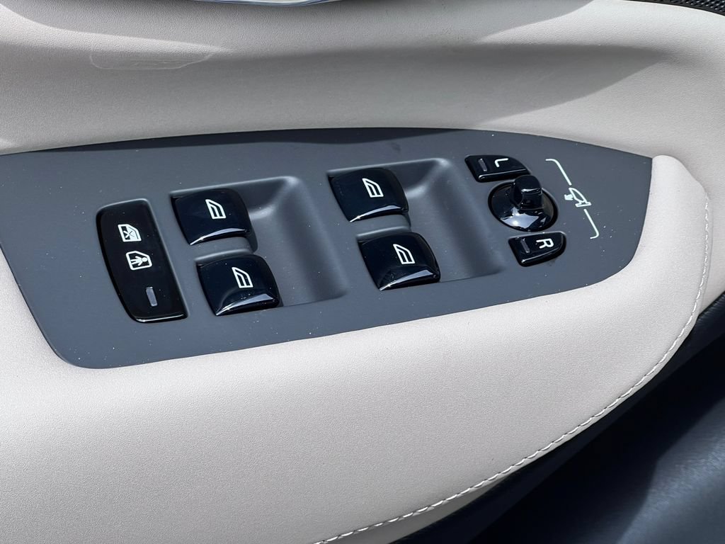New 2026 Volvo XC90 B5 Core AWD/4WD image 11