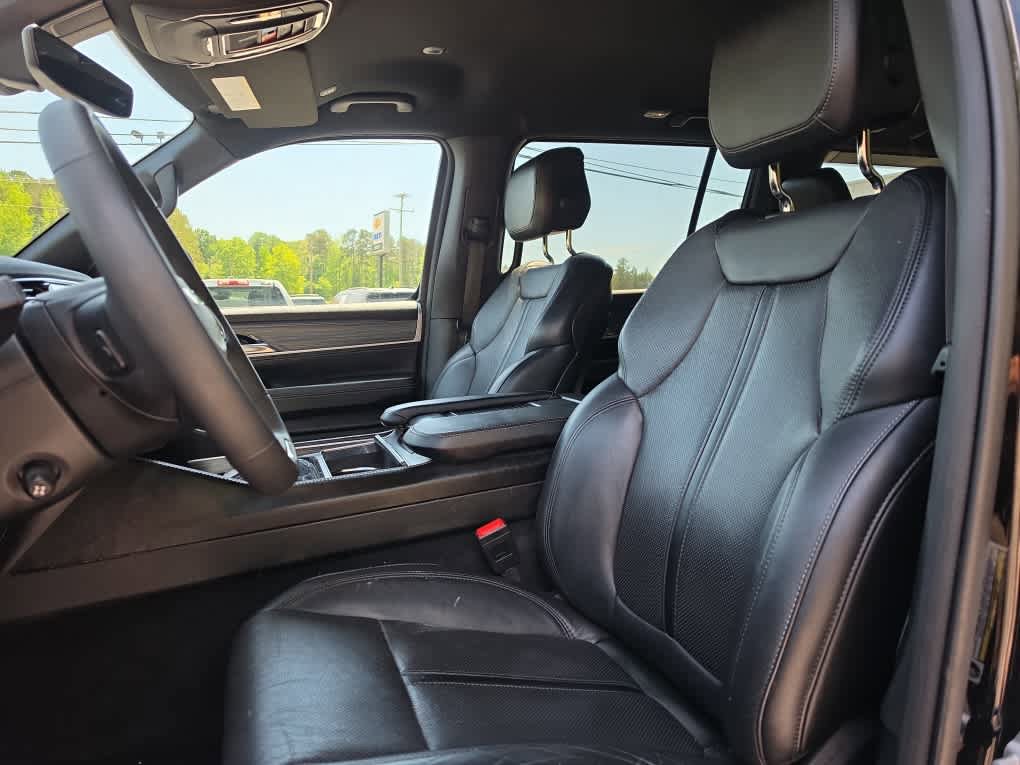 Used 2024 Jeep Wagoneer Series II w/ Flexible Seating Group RWD image 14
