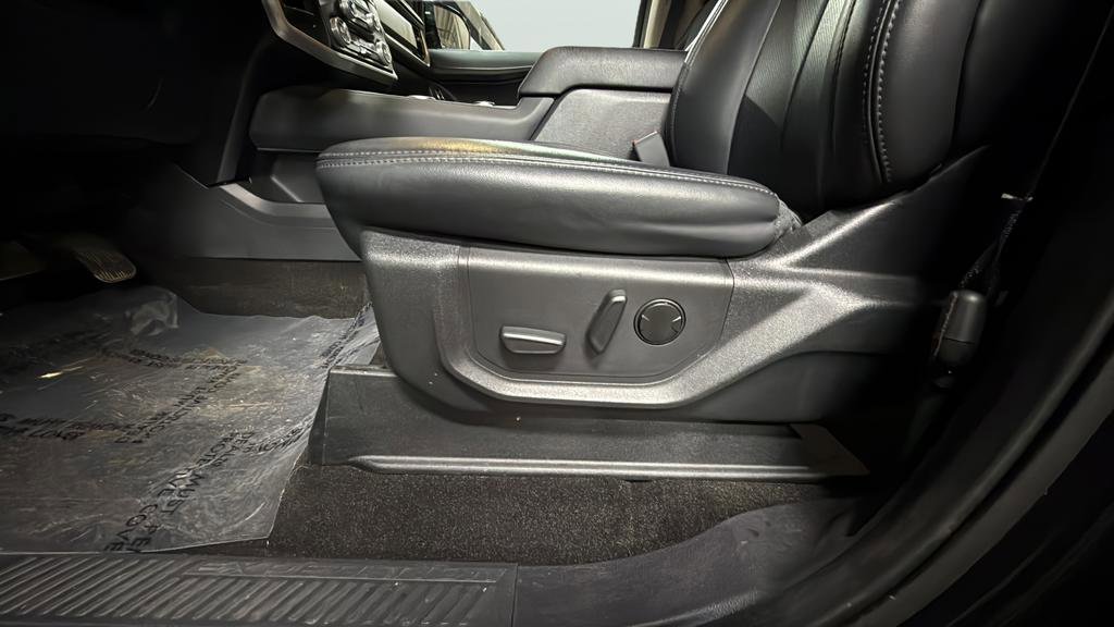 Used 2023 Ford Expedition XLT image 25