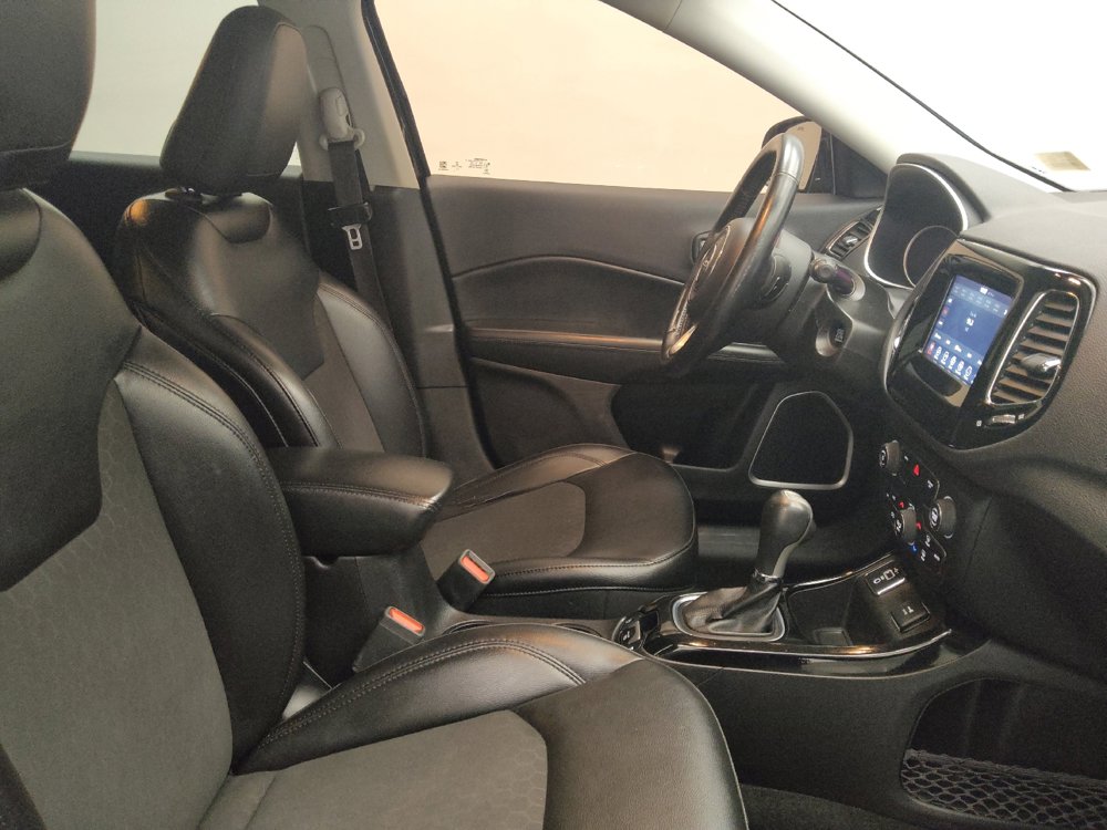 Used 2019 Jeep Compass Latitude FWD image 21