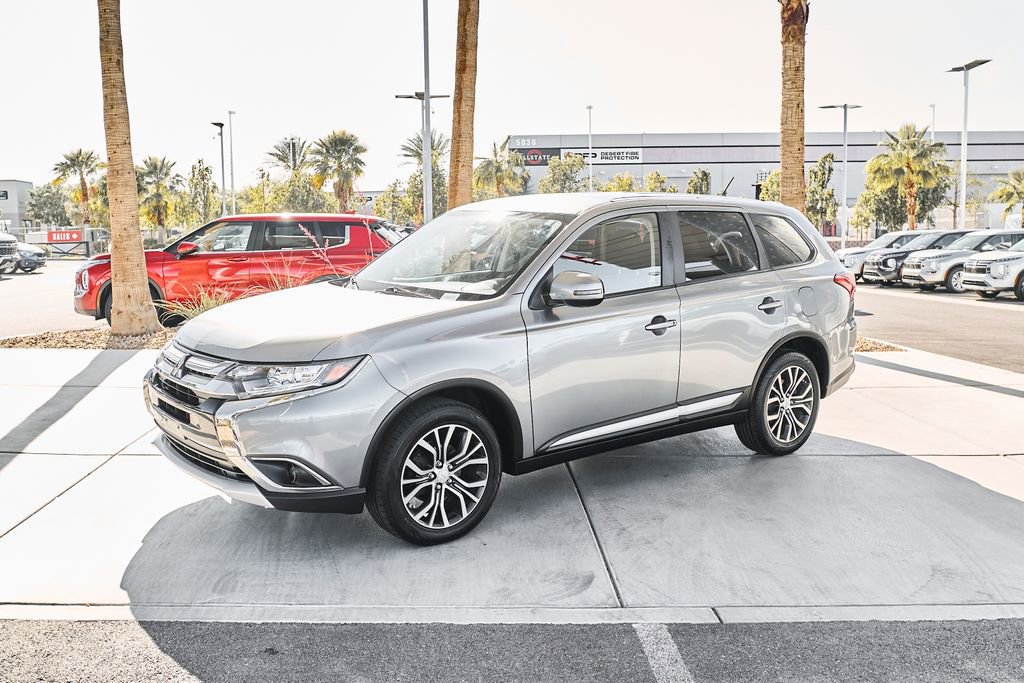 Used 2016 Mitsubishi Outlander SE AWD/4WD image 4