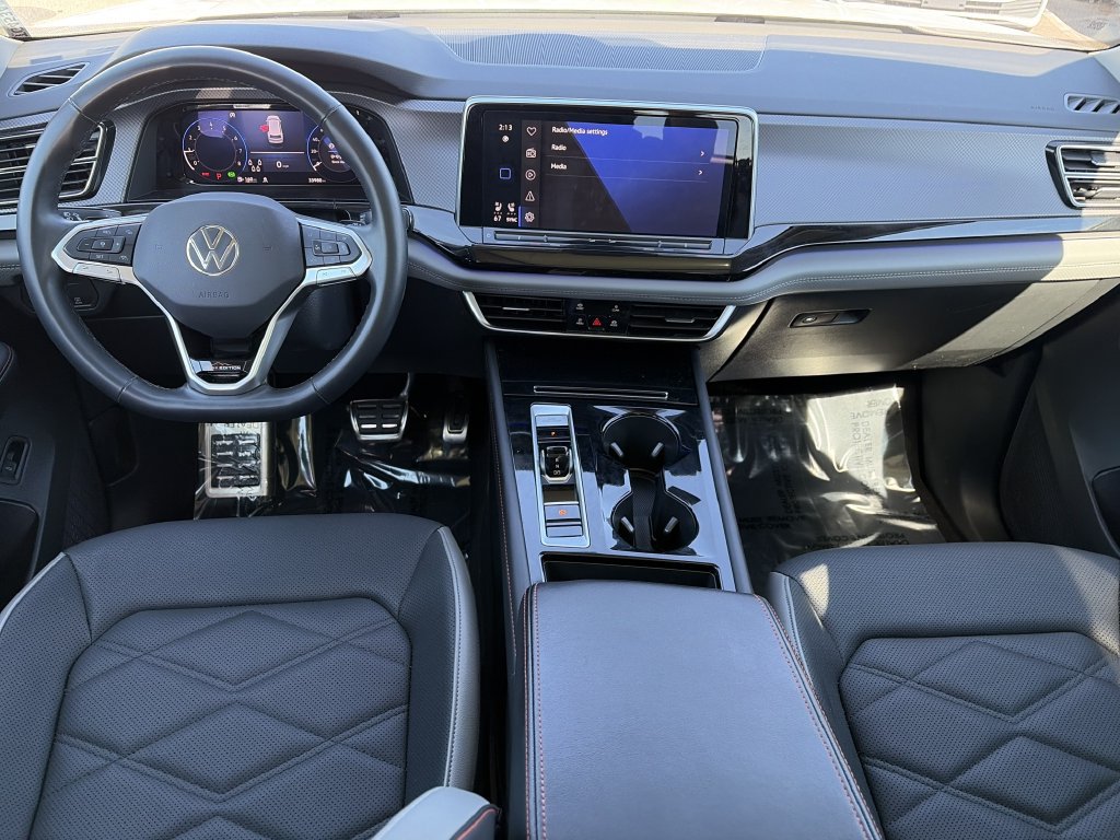 Certified 2025 Volkswagen Atlas Peak Edition SE AWD/4WD image 2