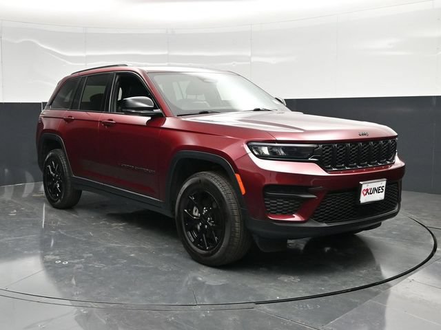 Used 2025 Jeep Grand Cherokee Altitude AWD/4WD image 6