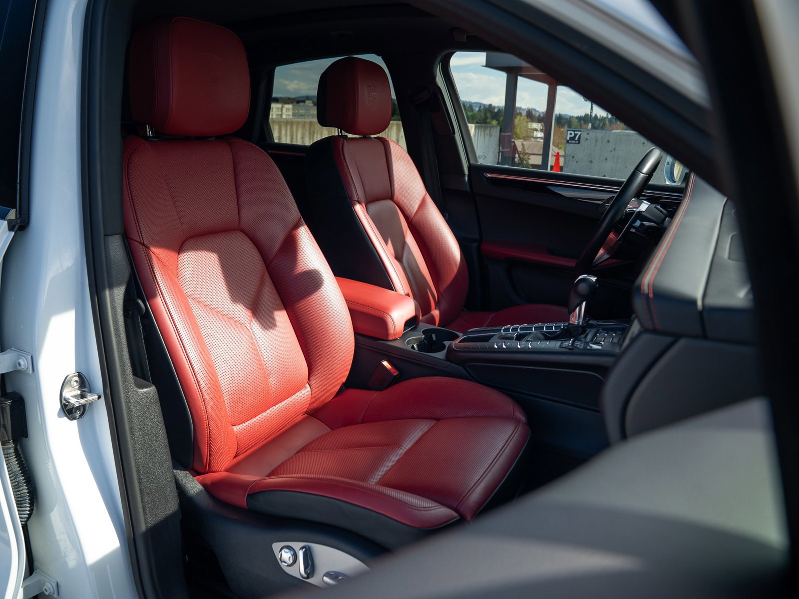 Used 2020 Porsche Macan AWD/4WD image 28