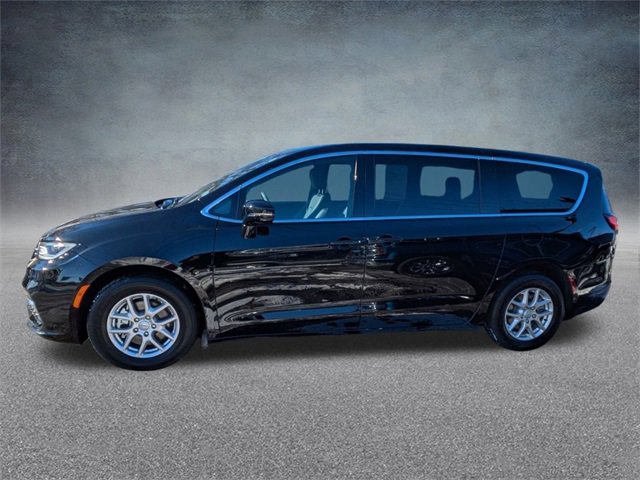 Certified 2026 Chrysler Pacifica Select image 7