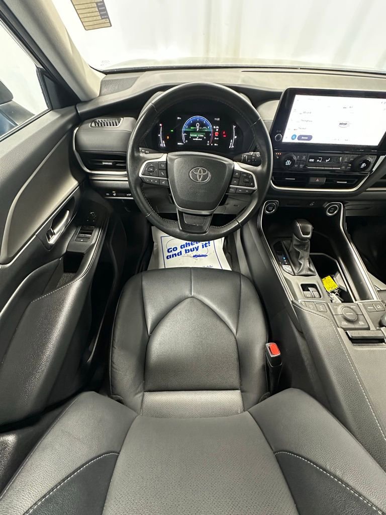Used 2024 Toyota Grand Highlander XLE image 16