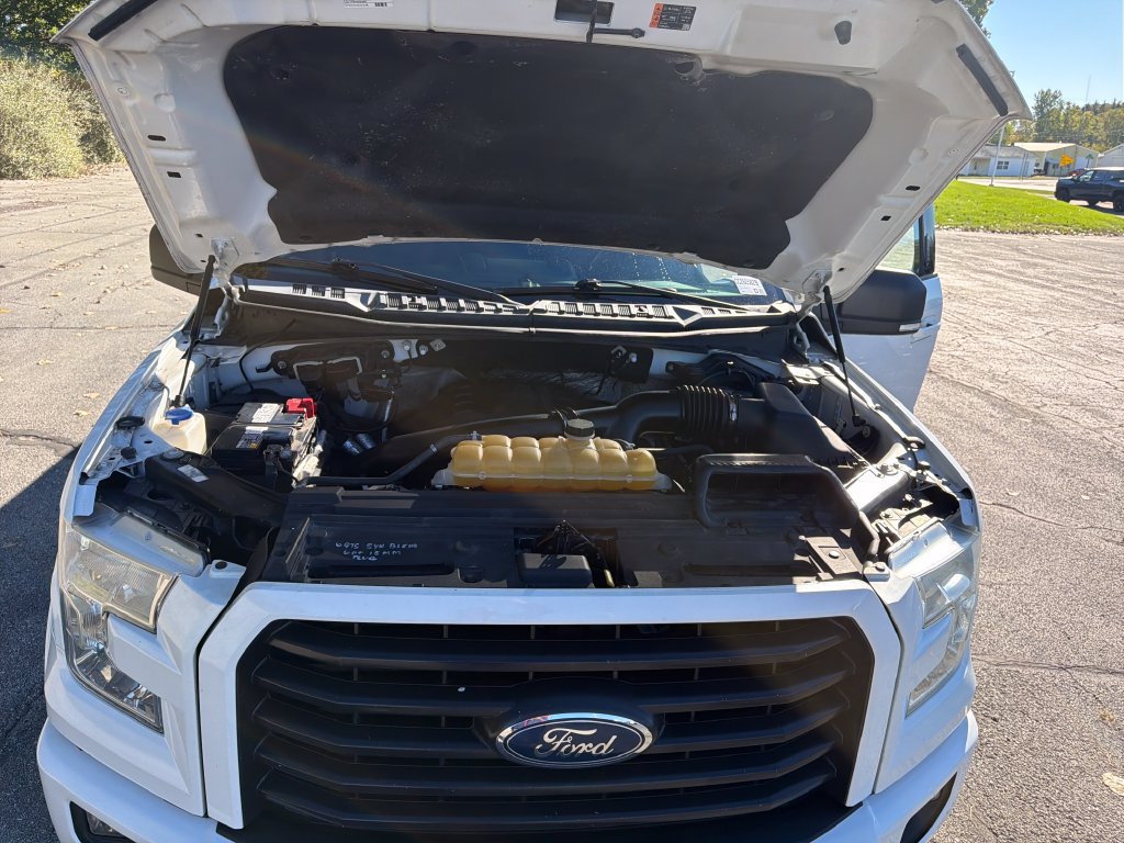 Used 2015 Ford F150 XLT w/ Equipment Group 302A Luxury AWD/4WD image 32