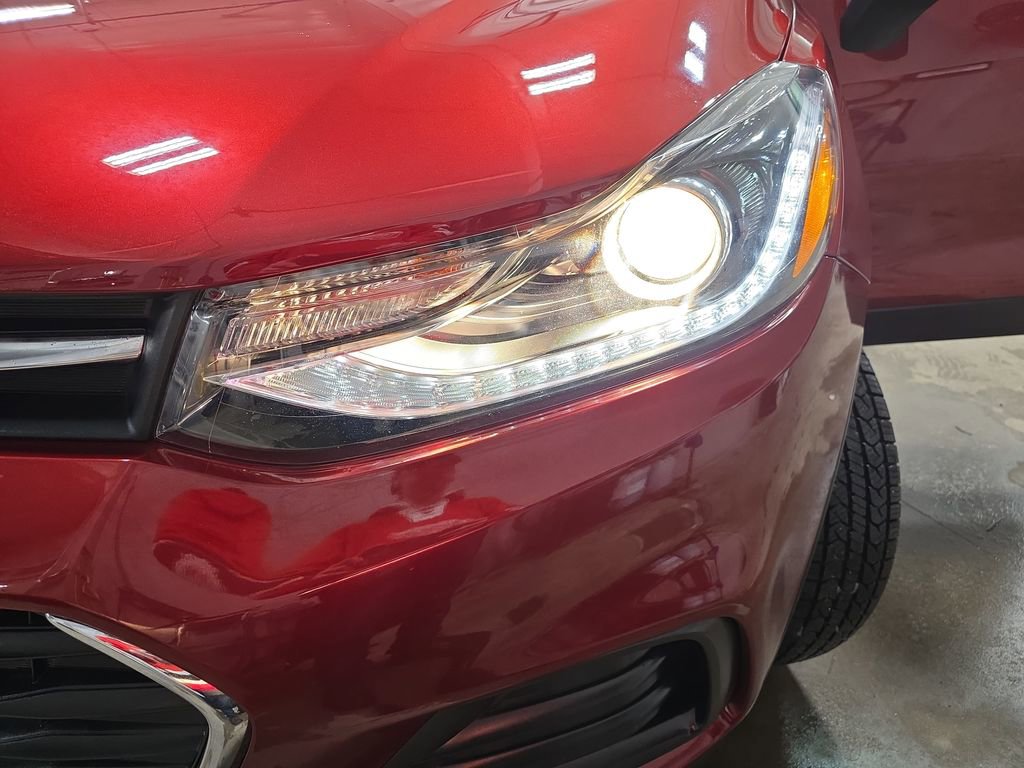 Certified 2022 Chevrolet Trax LT w/ LT Convenience Package image 32