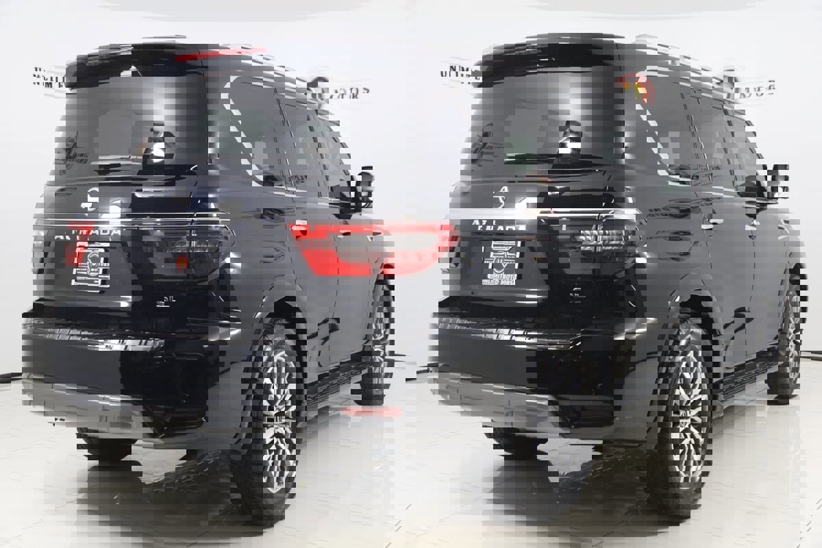 Used 2024 Nissan Armada SL w/ Captain's Chairs Package image 3