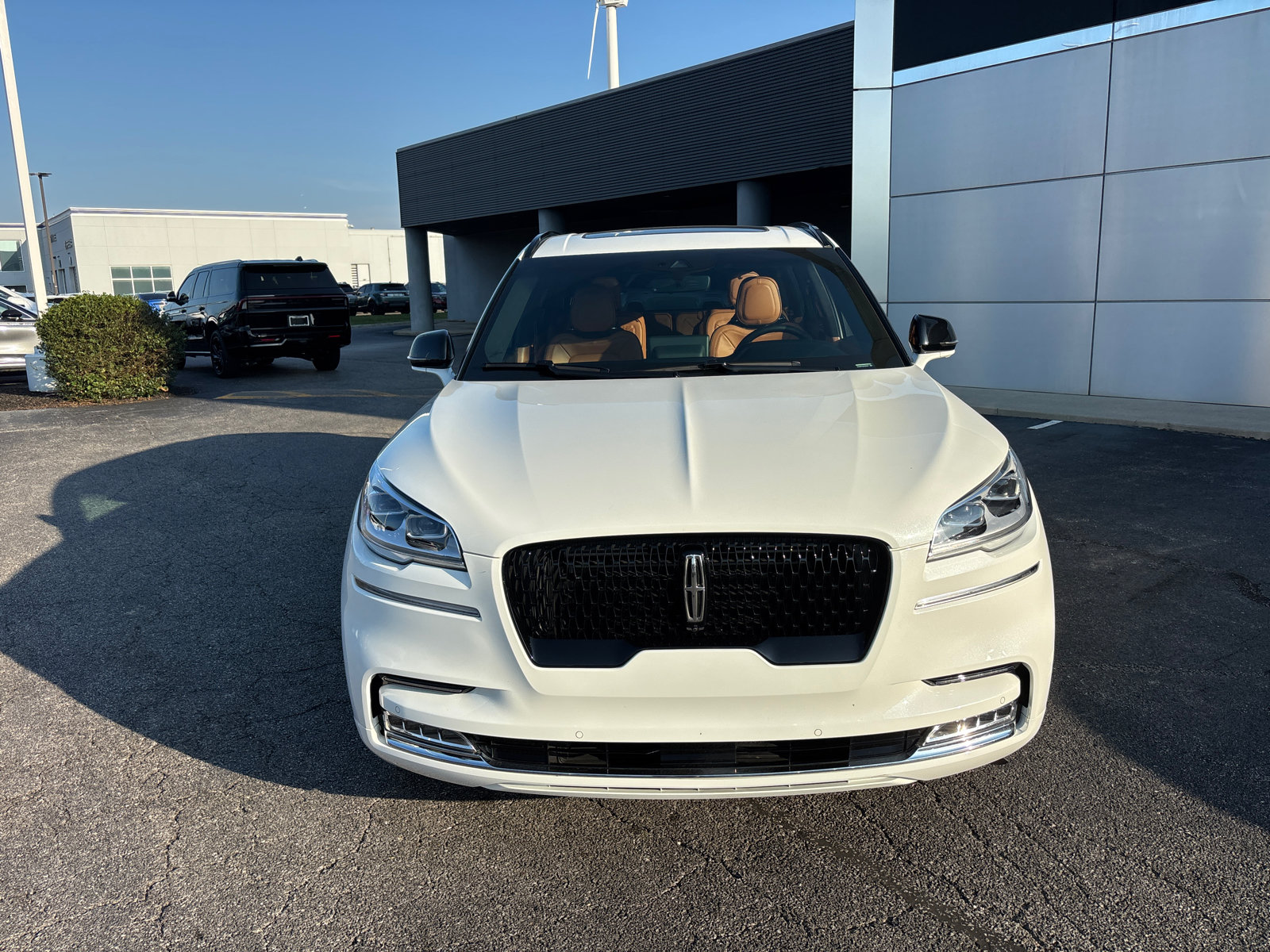 Certified 2024 Lincoln Aviator Black Label w/ Jet Package AWD/4WD image 2