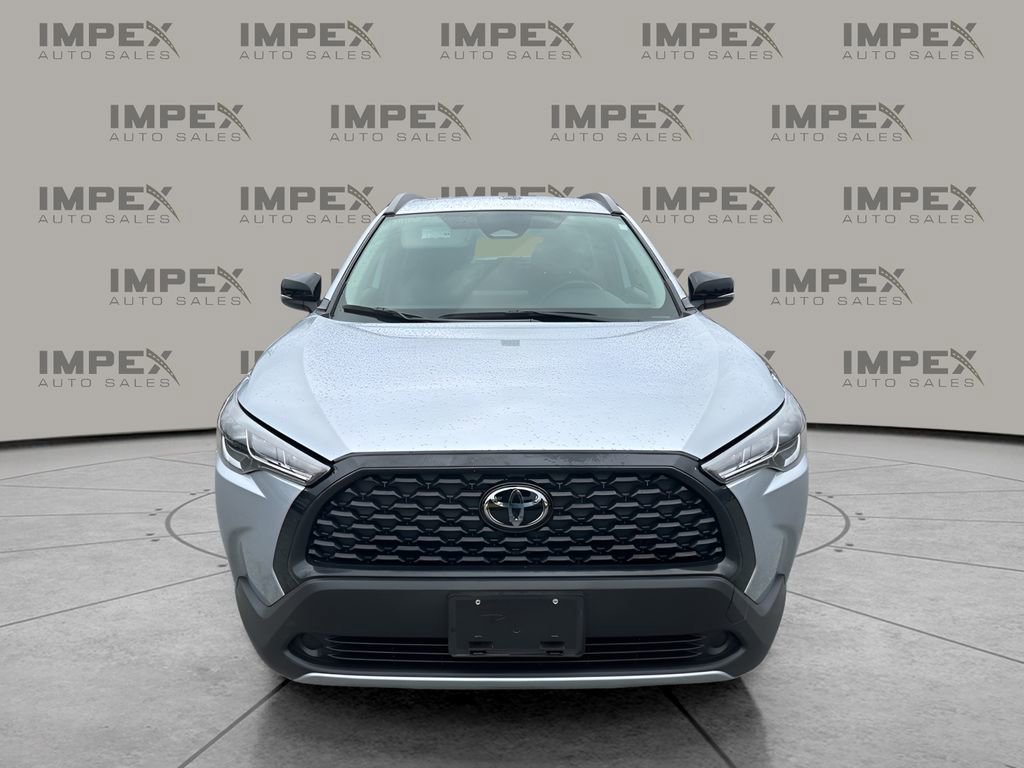 Used 2025 Toyota Corolla Cross LE image 8