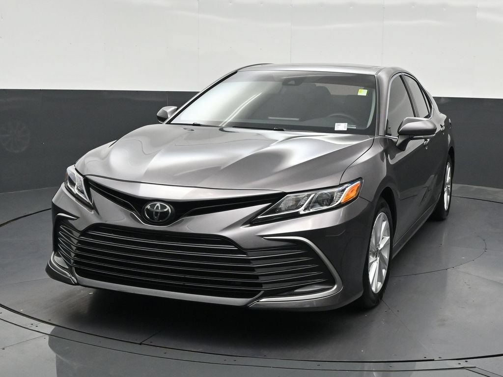 Used 2024 Toyota Camry LE w/ Convenience Package FWD image 9