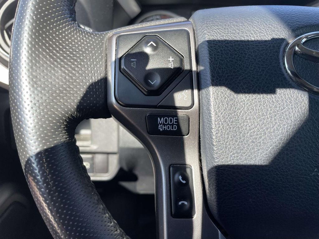 Used 2018 Toyota Tacoma SR5 w/ SR5 Appearance Package (SM) image 31