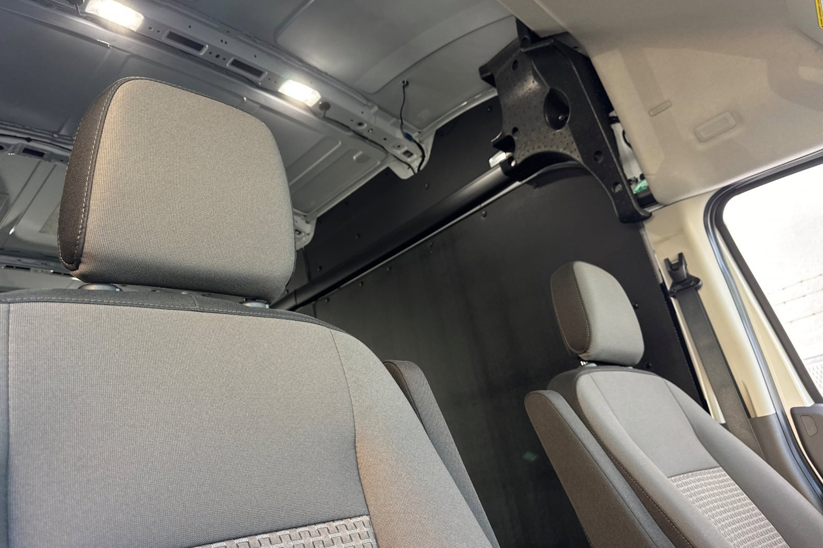 New 2026 Ford E-Transit 148 High Roof Extended image 15