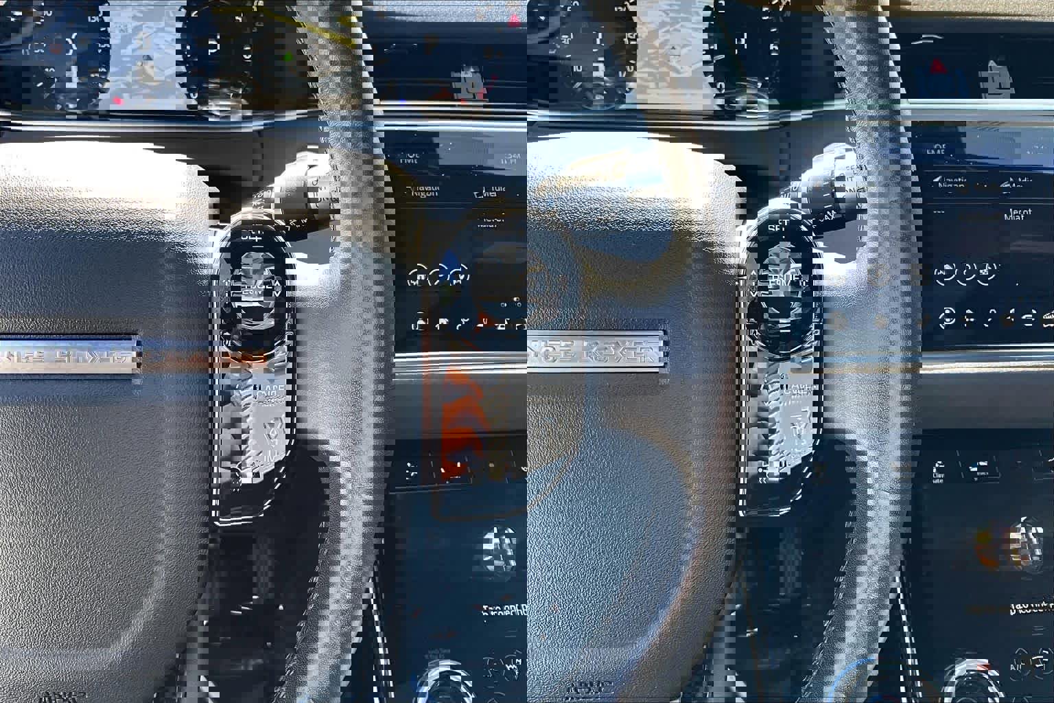 Used 2020 Land Rover Range Rover Evoque SE image 25