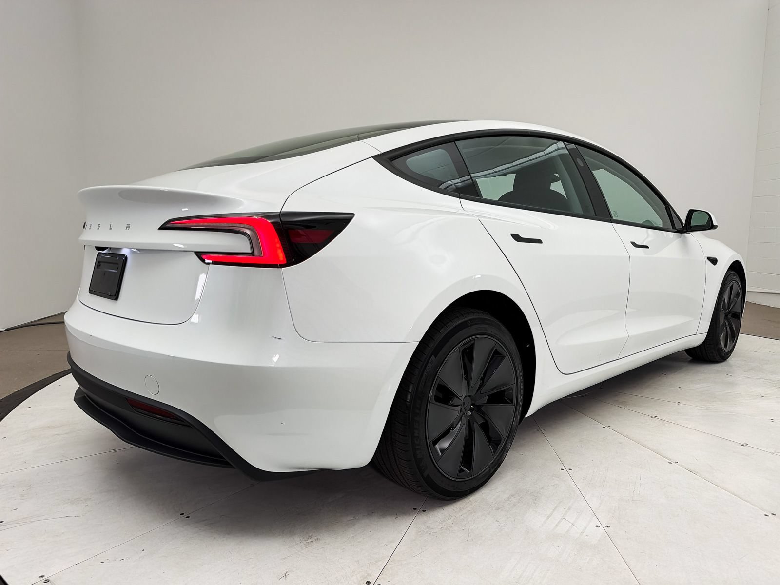 Used 2024 Tesla Model 3 Standard Range RWD image 16