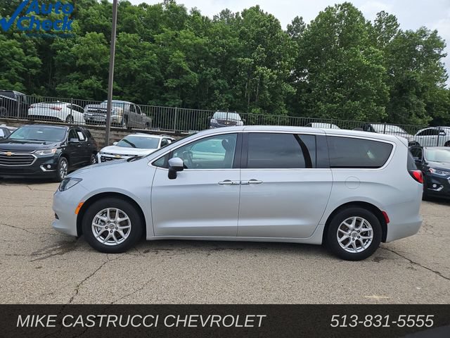 Used 2023 Chrysler Voyager LX FWD image 2